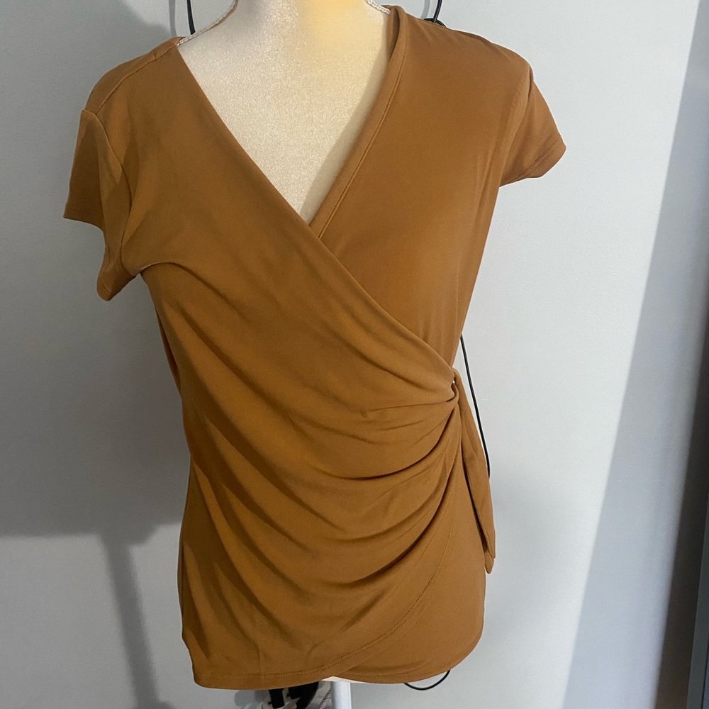 Camel V neck Tahari short sleeve top